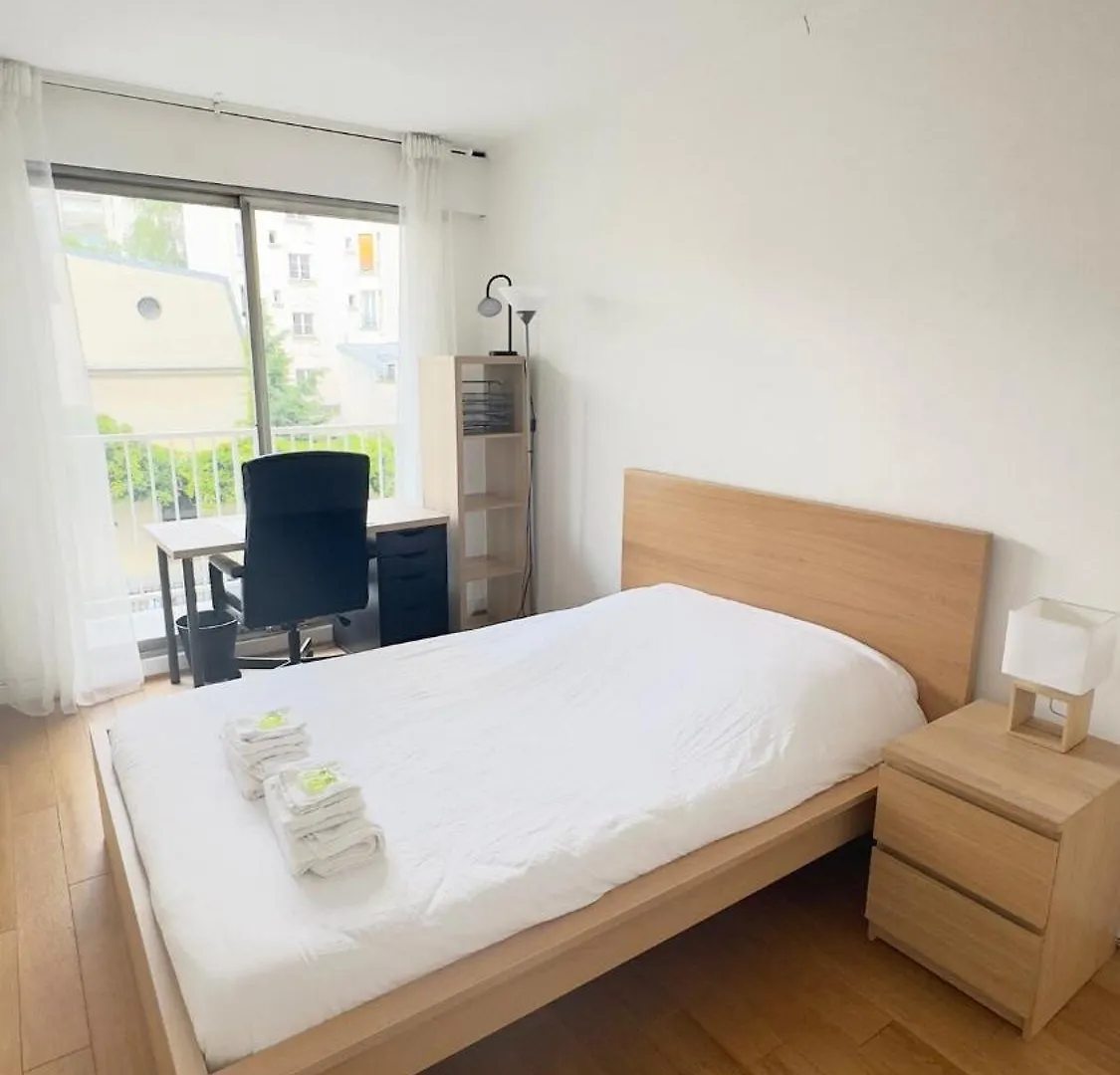 Cosy Two Bedroom Apartment Near The Eiffel Tower Paris