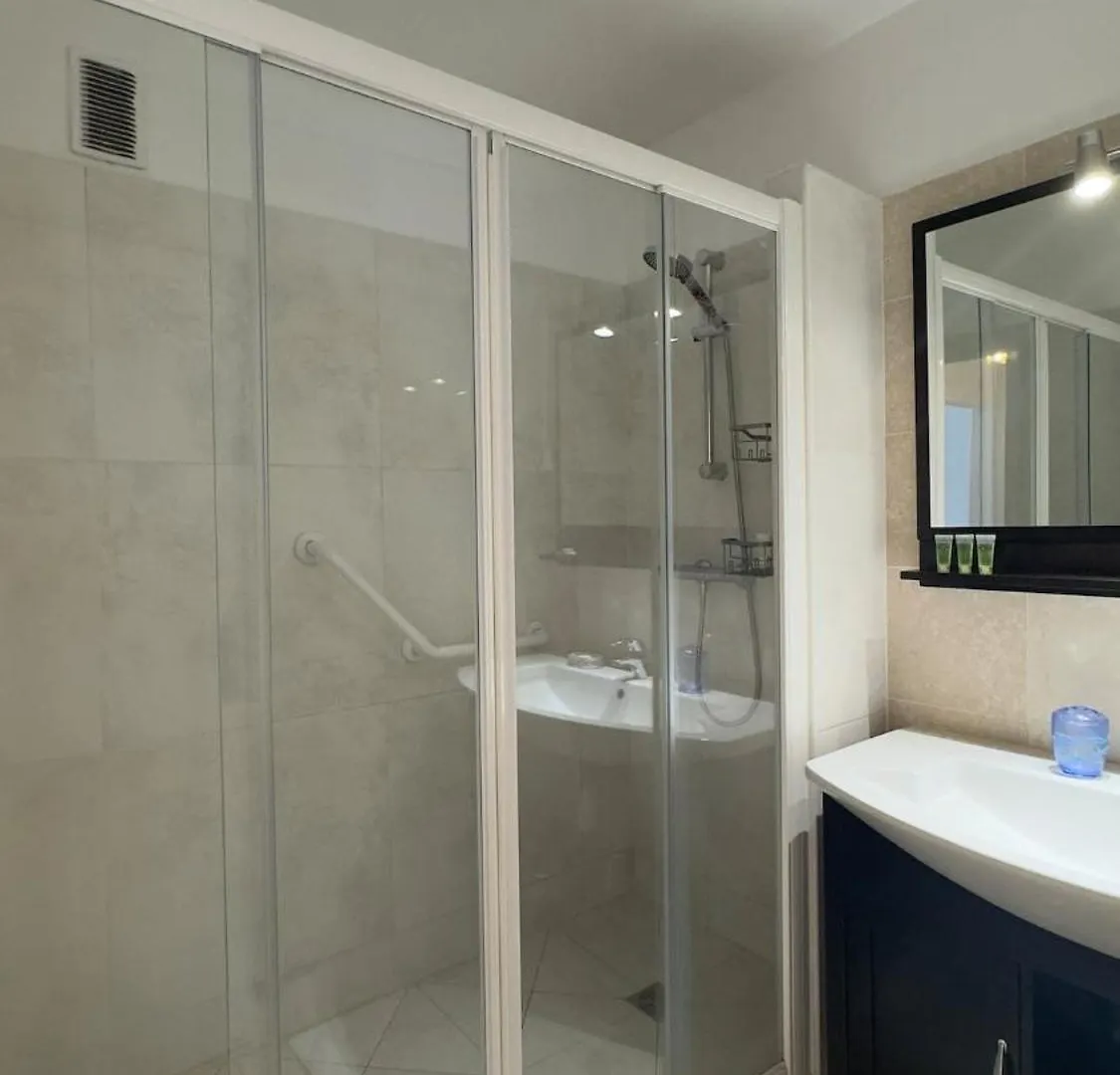 Cosy Two Bedroom Apartment Near The Eiffel Tower Paris 0*,