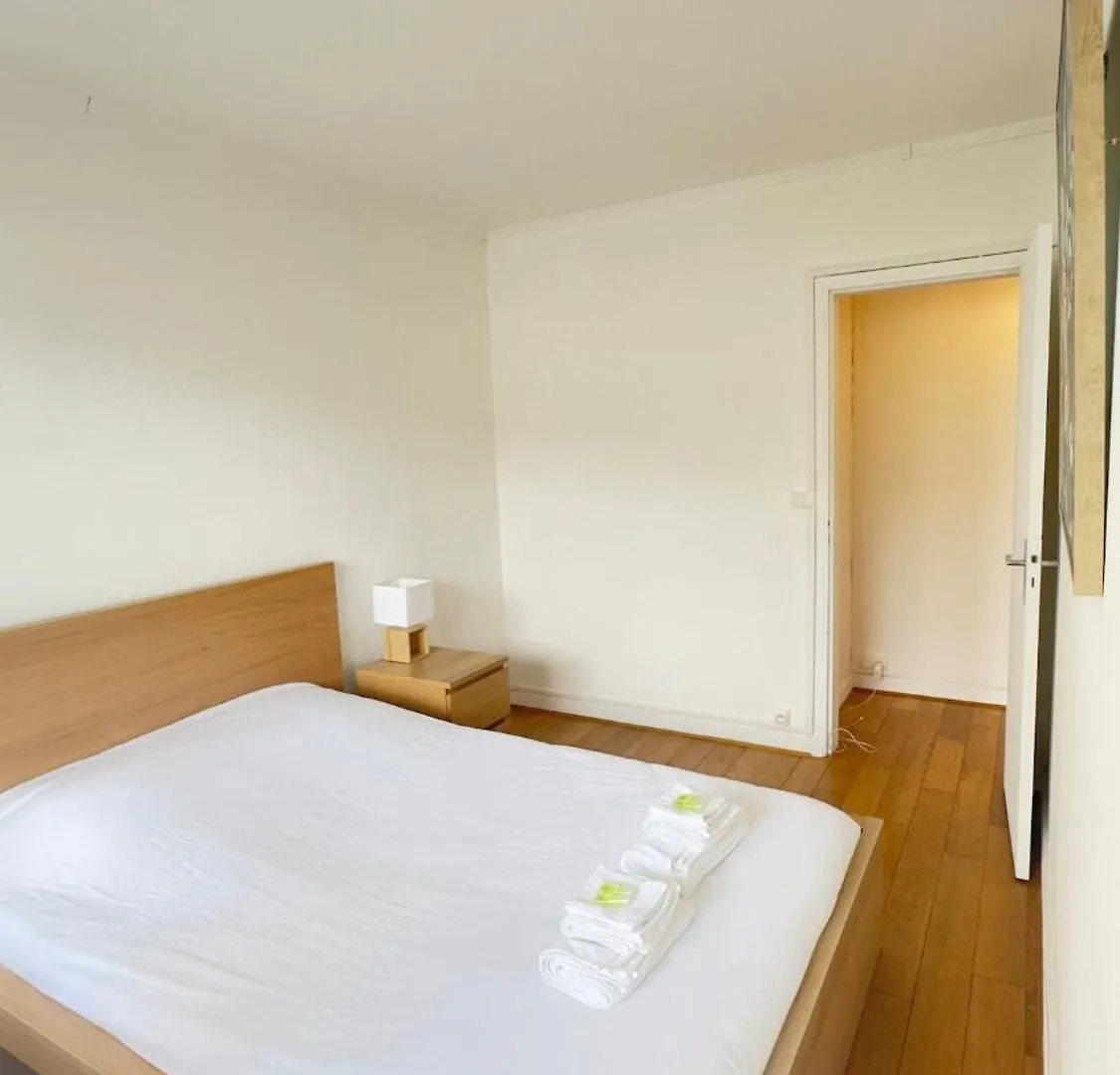 Cosy Two Bedroom Apartment Near The Eiffel Tower Paris