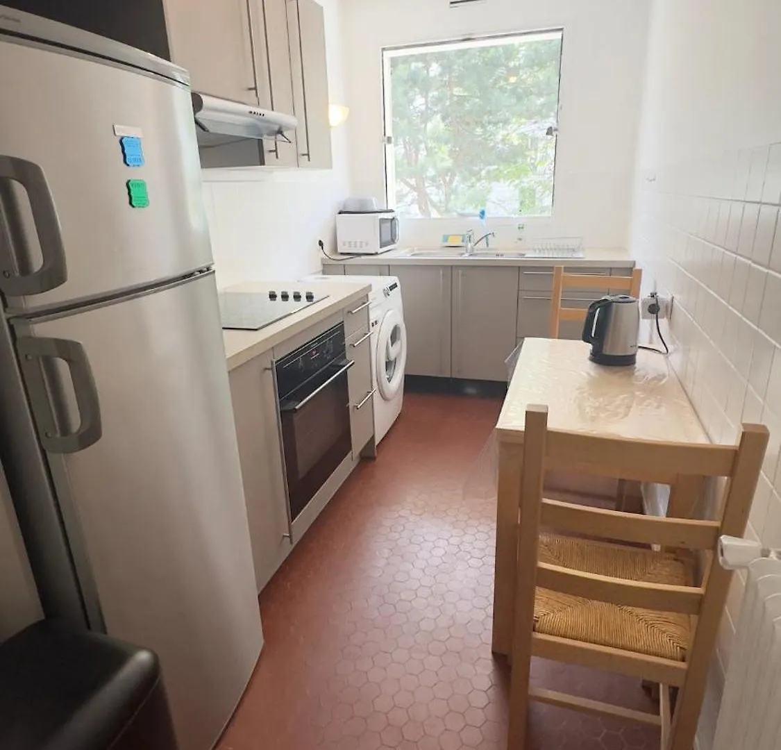 Cosy Two Bedroom Apartment Near The Eiffel Tower Paris 0*,  France