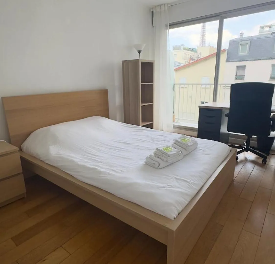 Cosy Two Bedroom Apartment Near The Eiffel Tower Paris