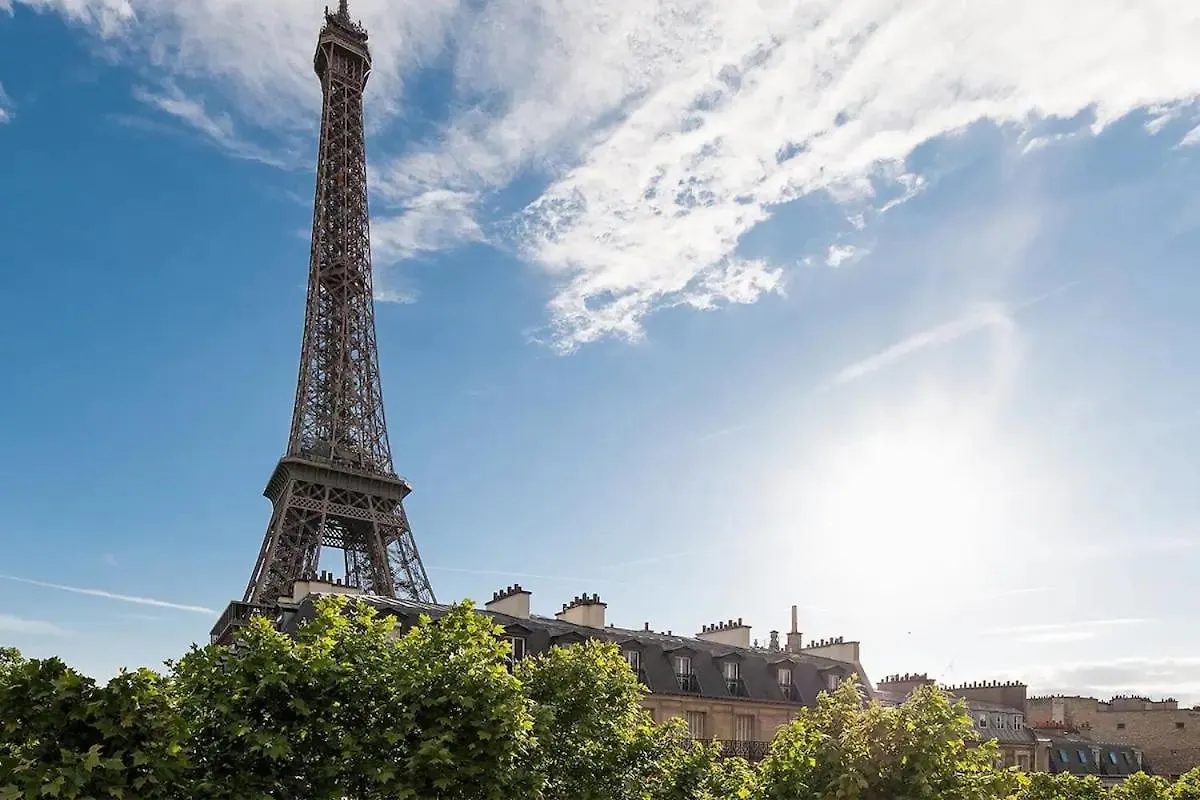 Cosy Two Bedroom Apartment Near The Eiffel Tower Paris