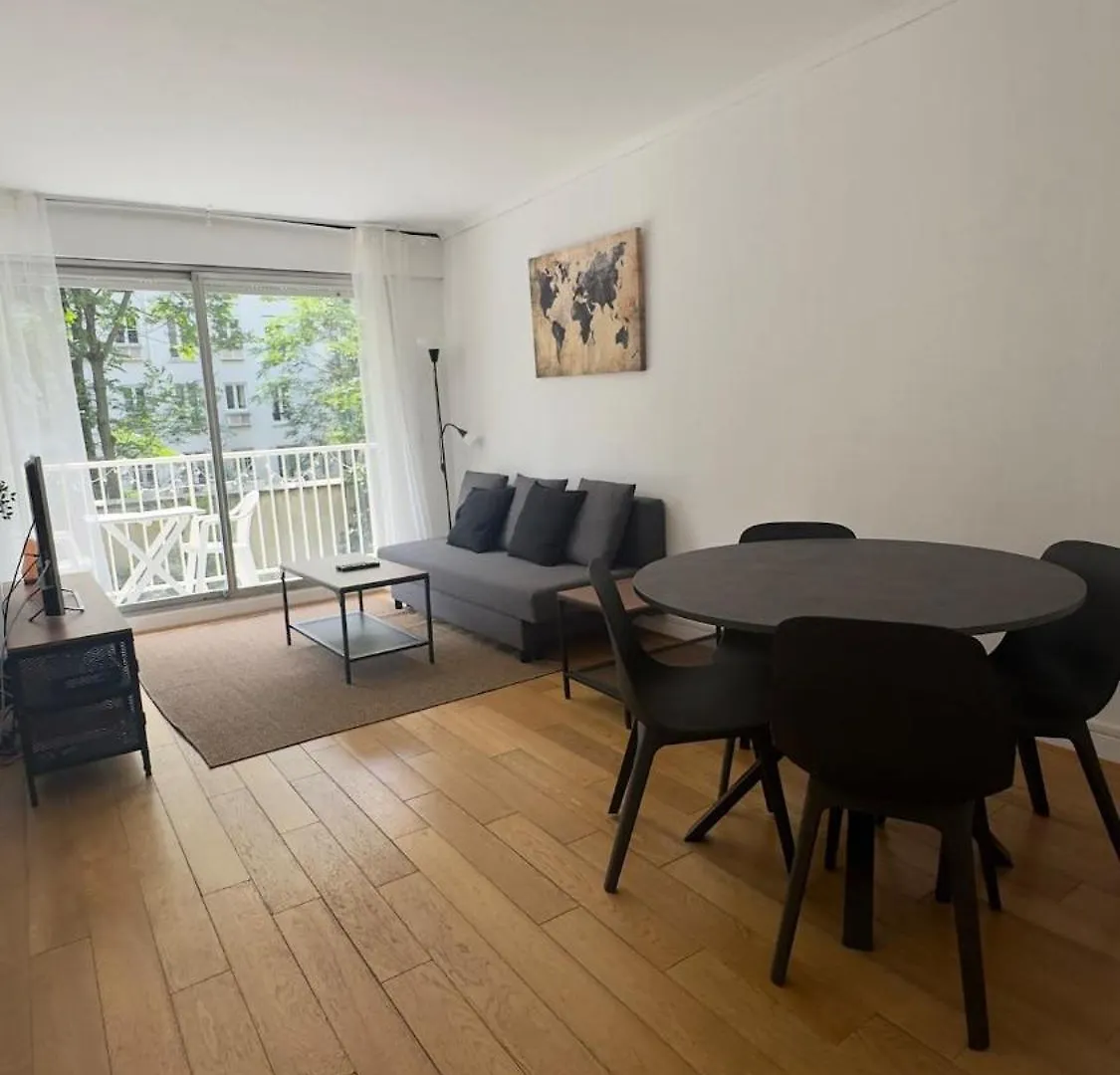 Cosy Two Bedroom Apartment Near The Eiffel Tower Paris France