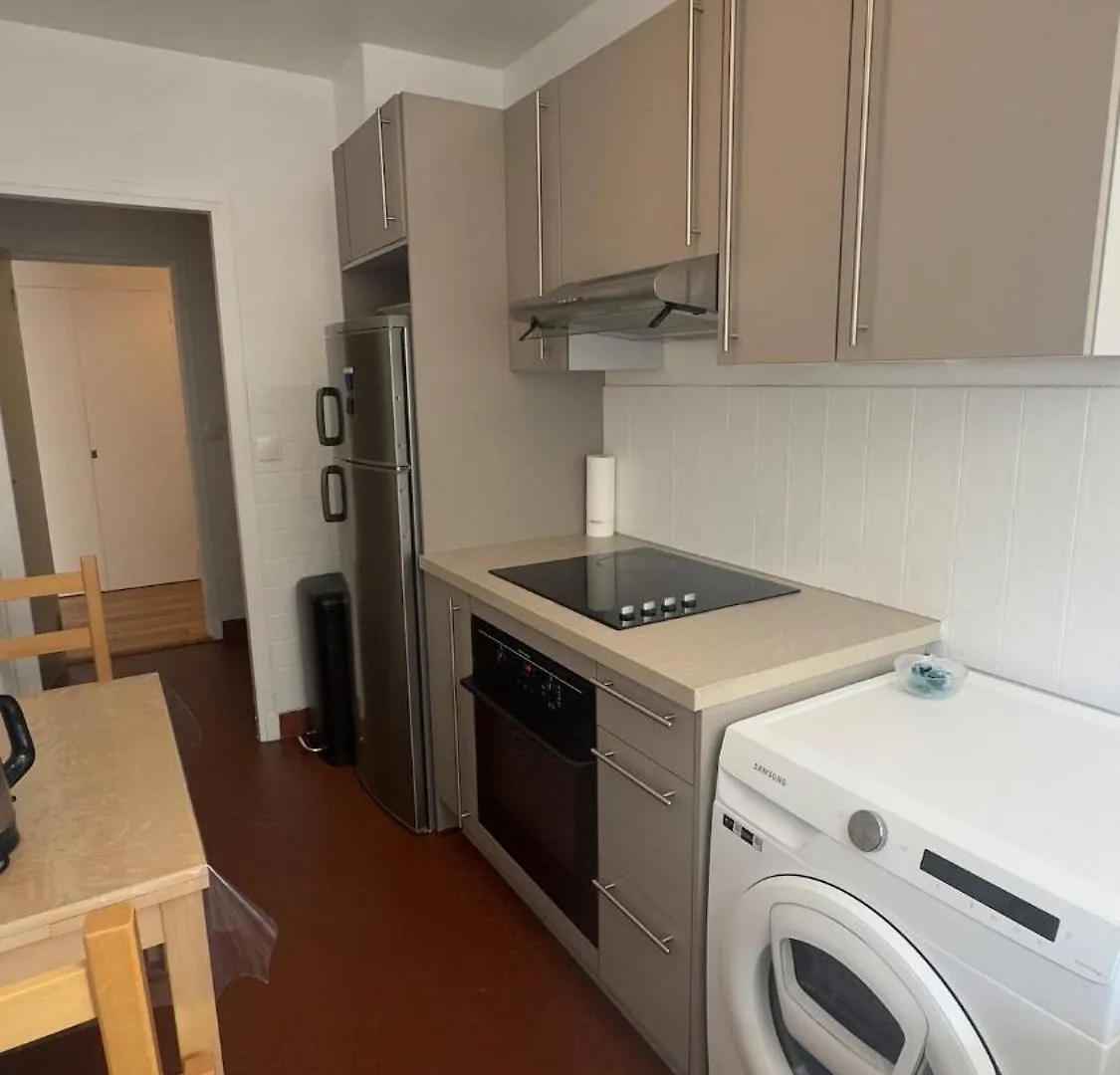 Cosy Two Bedroom Apartment Near The Eiffel Tower Paris