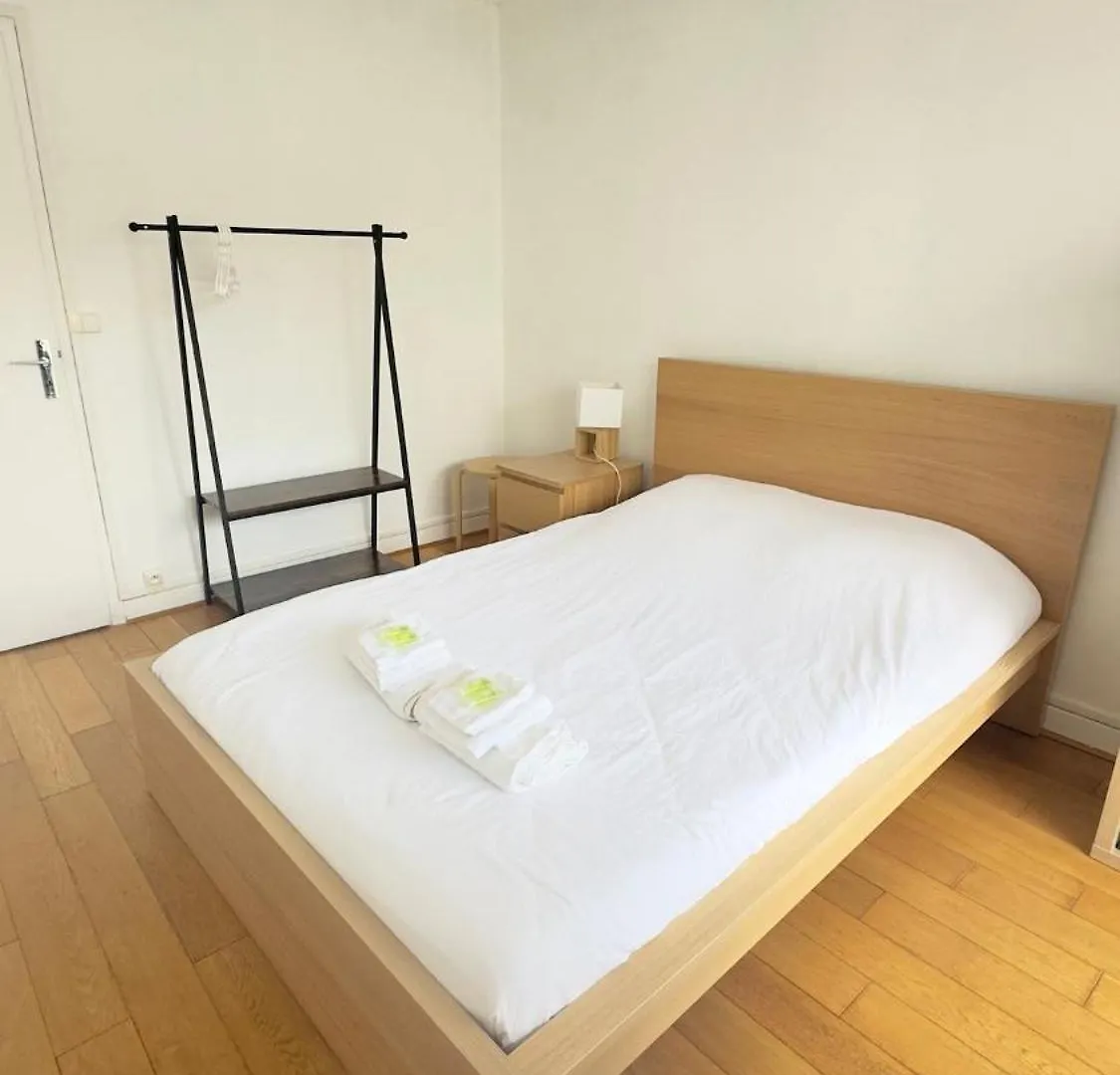 Cosy Two Bedroom Apartment Near The Eiffel Tower Paris 0*,  France