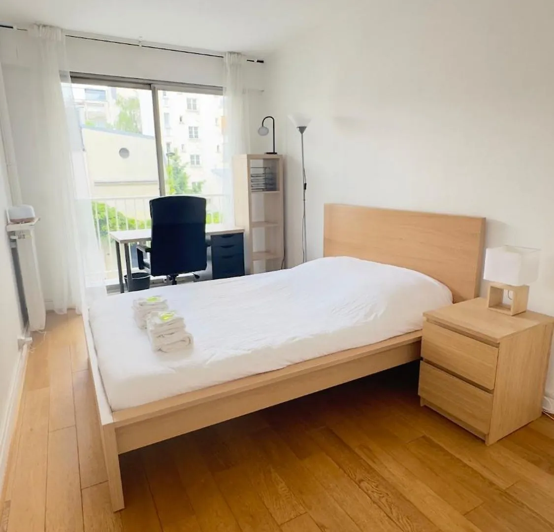 Cosy Two Bedroom Apartment Near The Eiffel Tower Paris France