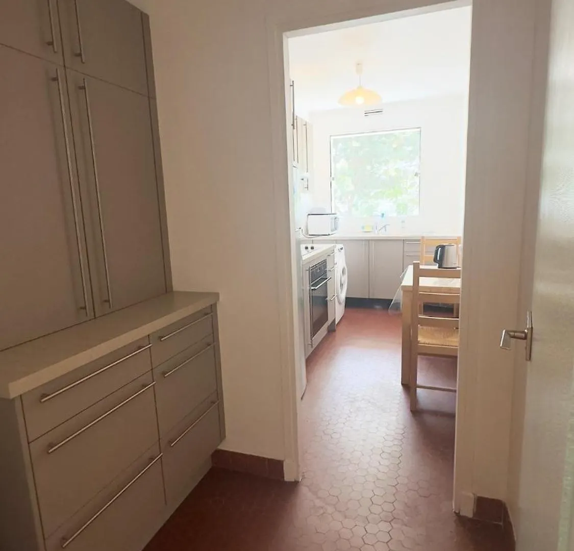 Cosy Two Bedroom Apartment Near The Eiffel Tower Paris