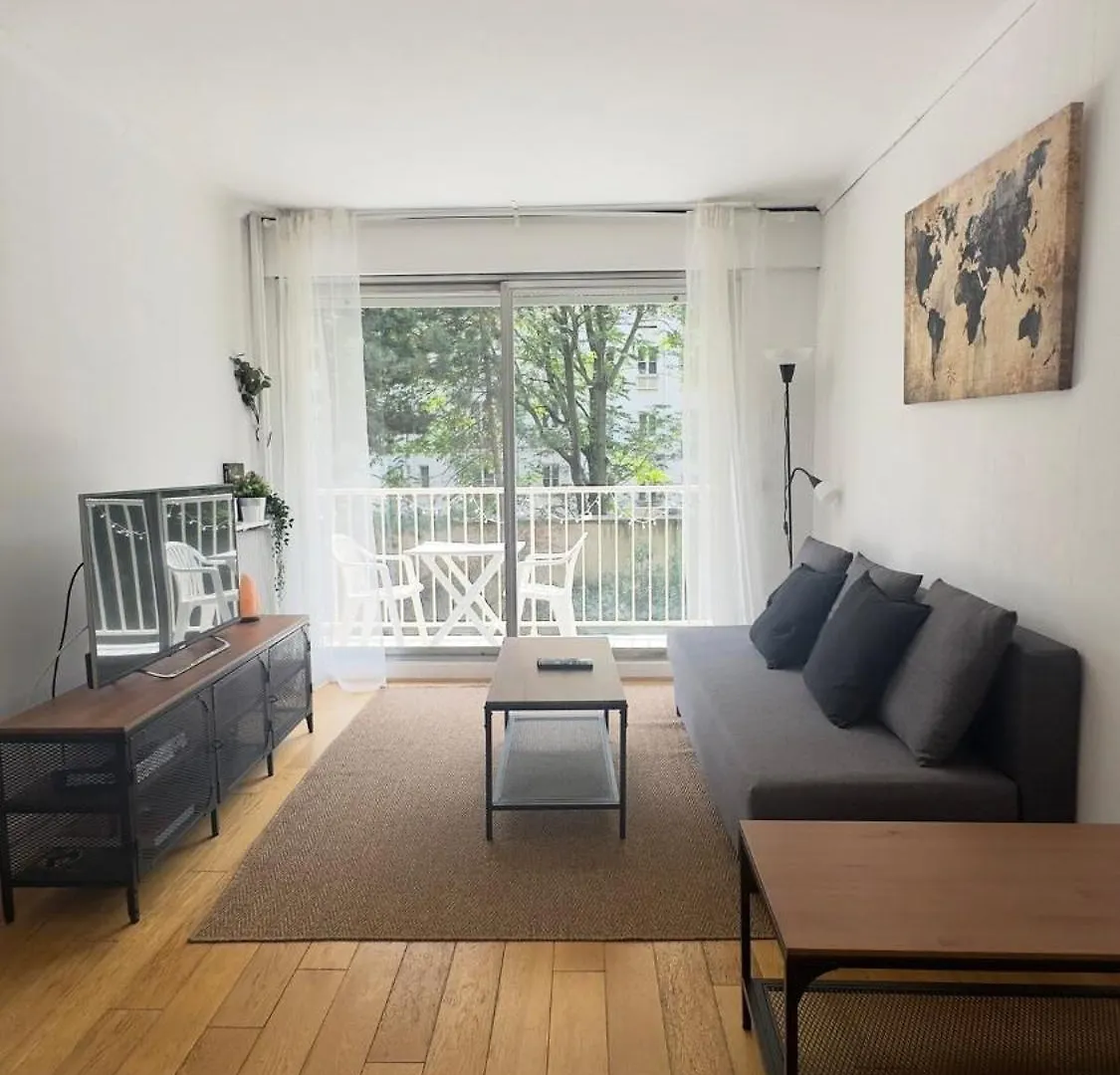 Cosy Two Bedroom Apartment Near The Eiffel Tower Paris